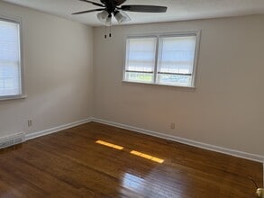 67 Loomis Ave in Plainville, CT - Building Photo - Building Photo