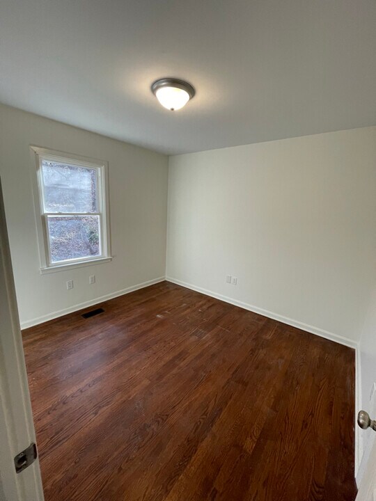 122 S Shenandoah Ave in Front Royal, VA - Building Photo