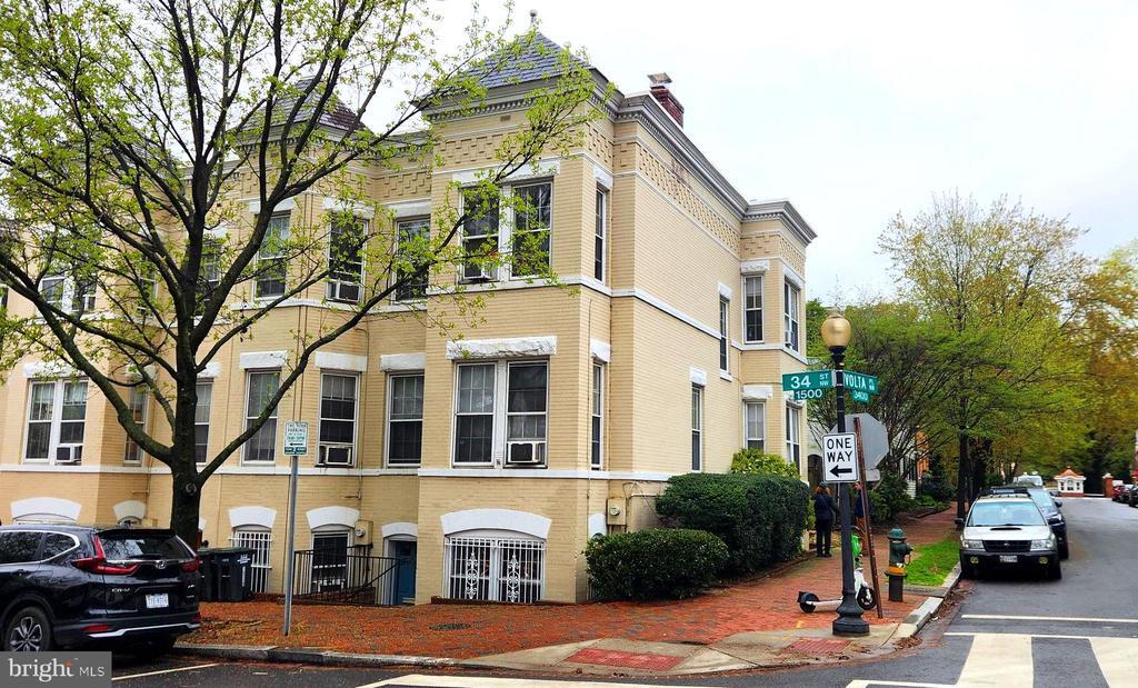 1532 34th St NW in Washington, DC - Foto de edificio