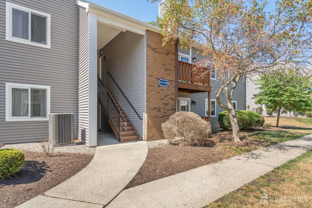 7518 Tamarron Dr in Plainsboro, NJ - Building Photo