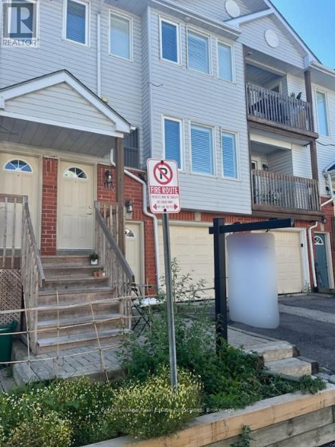 11 Wylie Cir in Halton Hills, ON - Building Photo