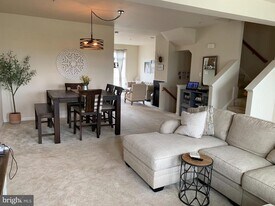 314 East Wainscot Drive in New Market, MD - Building Photo