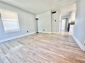 4021 Avenue Q 1/2 in Santa Fe, TX - Building Photo - Building Photo