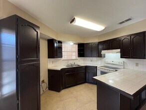 8635 Oakridge Loop in Laredo, TX - Building Photo - Building Photo