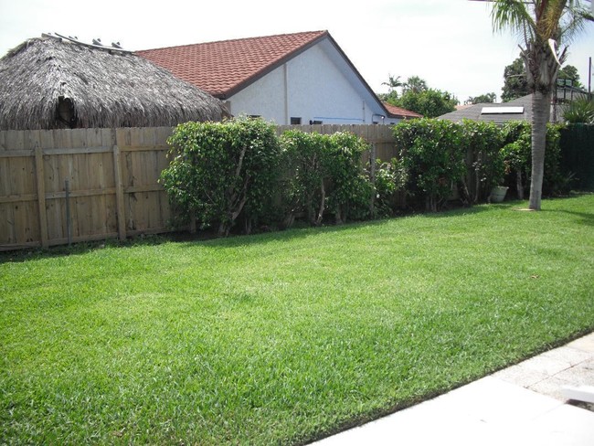 453 W Conference Dr in Boca Raton, FL - Building Photo - Building Photo