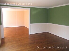 19601 Sparr Spring Rd in Gaithersburg, MD - Building Photo - Building Photo
