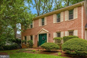 12000 Trotter Ln in Reston, VA - Building Photo - Building Photo
