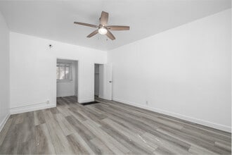 Windsor Court in Glendale, CA - Foto de edificio - Interior Photo