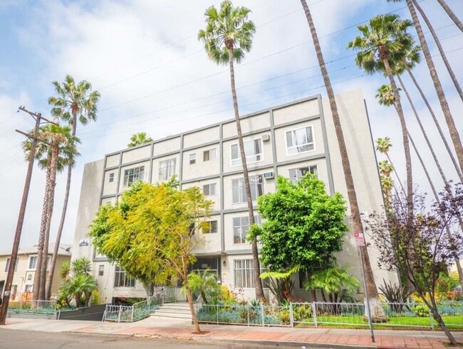 1815 N. Harvard Blvd