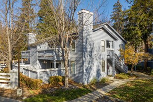Cross Creek Apartments in Dublin, CA - Building Photo