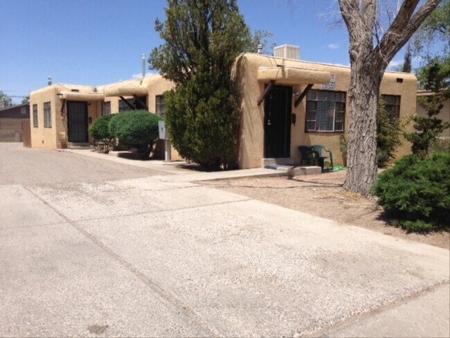 213 Grove St NE in Albuquerque, NM - Building Photo - Building Photo