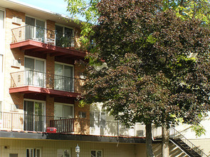 Creek View Apartment Homes 8817 w 35th st. in Minneapolis, MN - Foto de edificio - Building Photo