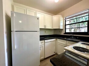 1244 N Haverhill Rd in Haverhill, FL - Foto de edificio - Building Photo