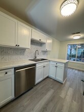 323 Sheffield Ct in Roselle, IL - Foto de edificio - Building Photo