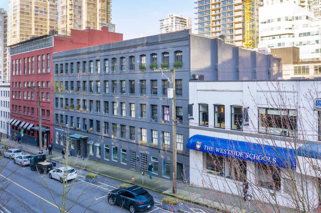 857 Beatty St in Vancouver, BC - Building Photo