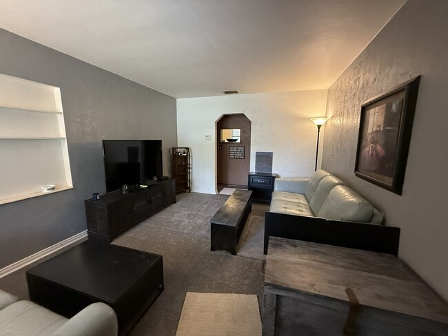 4128 12th Ave N in St. Petersburg, FL - Foto de edificio - Building Photo