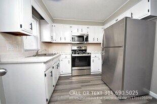 303 Granada in Warrenton, MO - Building Photo