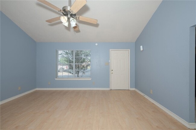 1813 Sara Dr, Unit A in College Station, TX - Building Photo - Building Photo