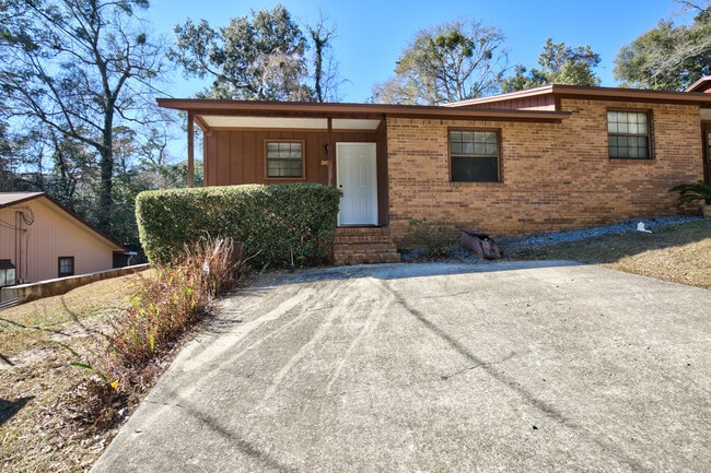2454 Wren Hollow Dr in Tallahassee, FL - Building Photo - Building Photo