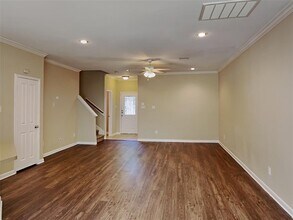 8034 Singing Sonnet Ln in Houston, TX - Building Photo - Building Photo