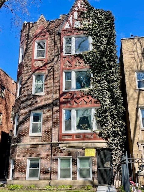 property at 2042 W Farragut Ave