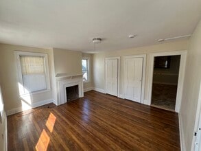 293 Central Ave, Unit 3 in Norwich, CT - Foto de edificio - Building Photo