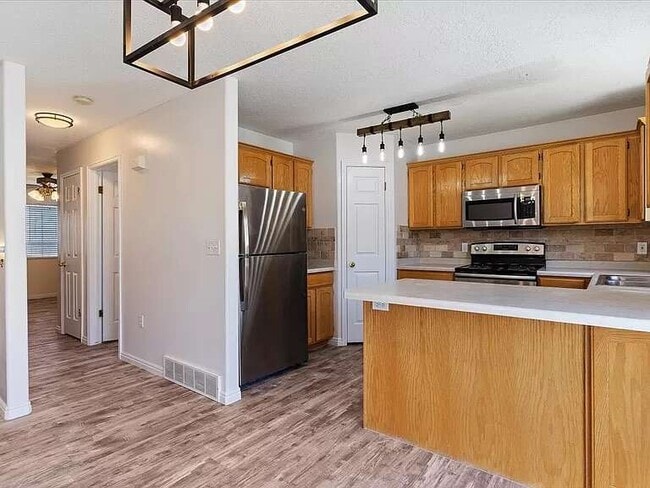 619 W 2300 S, Unit 5 in Perry, UT - Foto de edificio - Building Photo