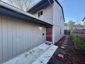 4090 N Attu St in Portland, OR - Building Photo - Building Photo