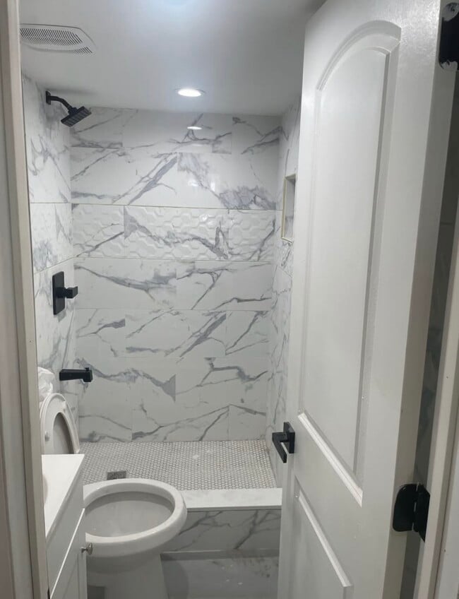 14307 130th Ave, Unit 3 in Jamaica, NY - Building Photo - Building Photo