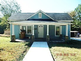 709 W Main St in Lincolnton, NC - Building Photo