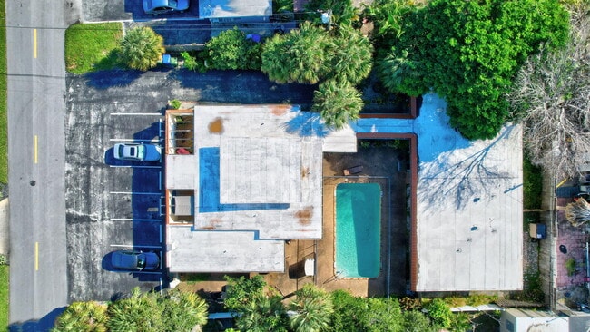 2731 NE 1st Terrace in Wilton Manors, FL - Building Photo - Building Photo