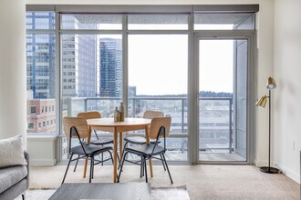 10349 NE 10th St, Unit SI FL14-ID886 in Bellevue, WA - Foto de edificio - Building Photo