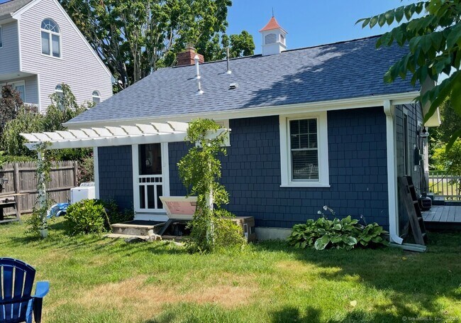 42 Taylor Ave in Madison, CT - Building Photo - Building Photo