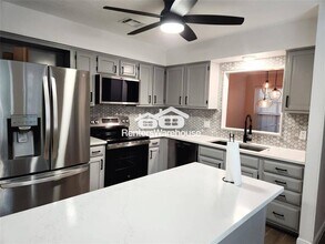 12800 Briar Forest Dr in Houston, TX - Building Photo - Building Photo
