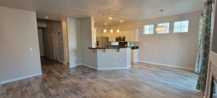 Shadow Hawk 3 bedroom Town home in Renton, WA - Foto de edificio - Building Photo