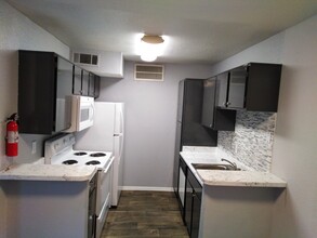 Carriage Woods Apartments in Conroe, TX - Building Photo - Building Photo