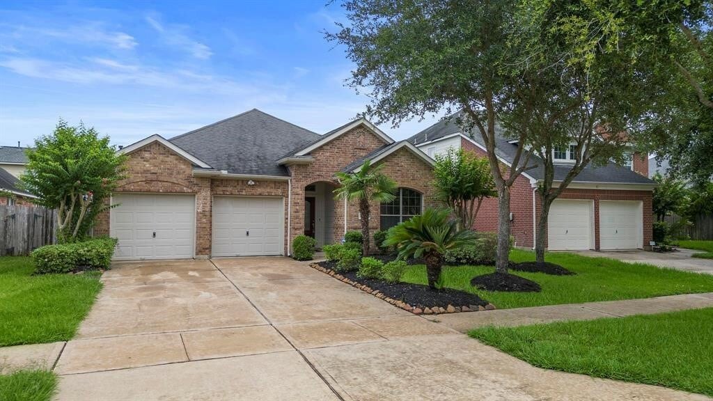 4016 Candle Cove Ct in Sugar Land, TX - Building Photo