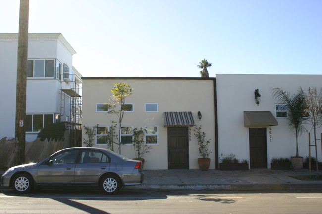 Voltaire St Apts and Market in San Diego, CA - Foto de edificio - Building Photo