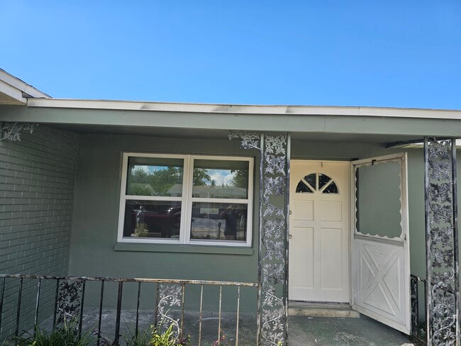 1433 Brightwell Dr in Holiday, FL - Building Photo - Building Photo