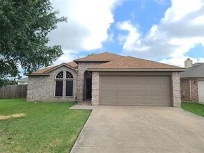 10408 Fossil Hill Dr in Fort Worth, TX - Building Photo - Building Photo