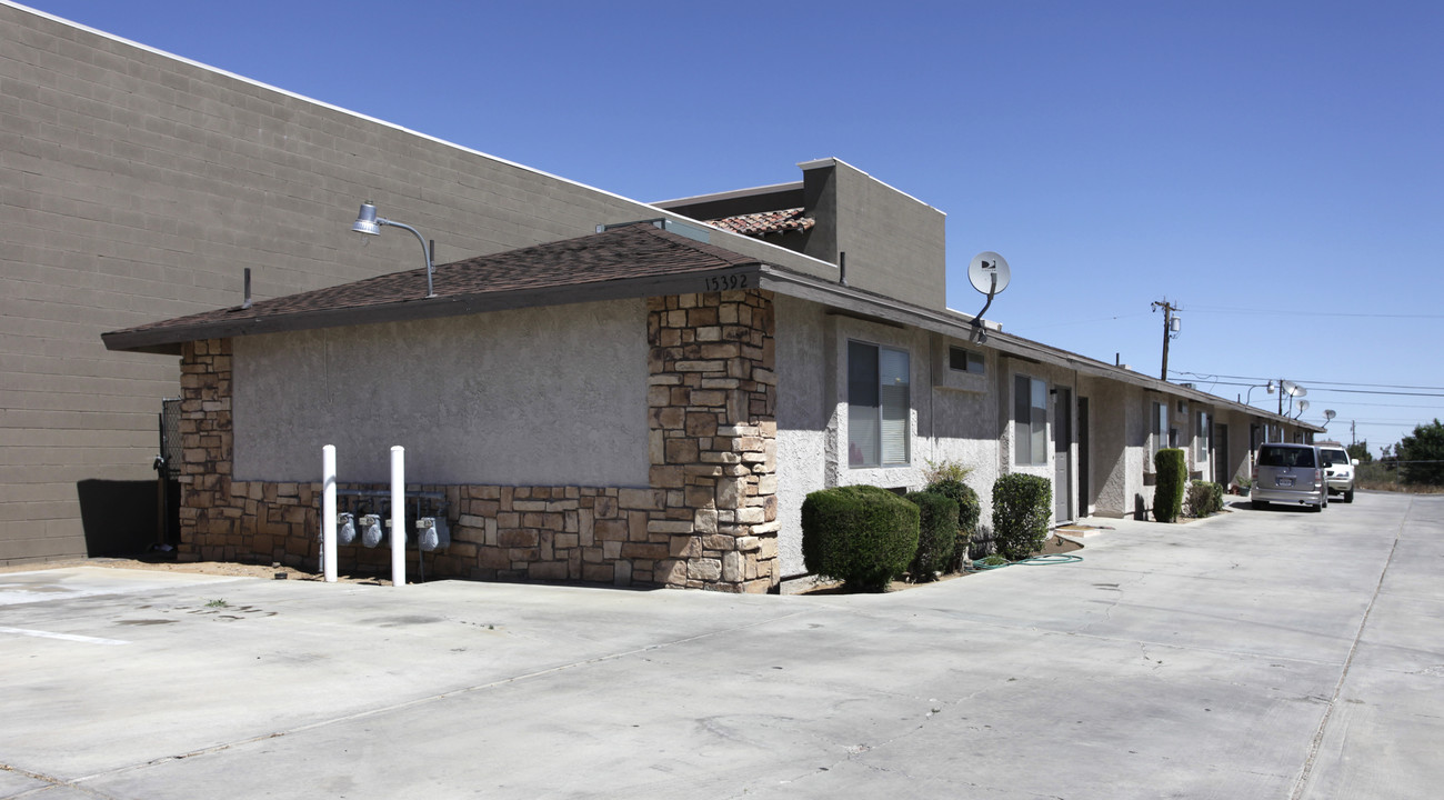 15392 Bear Valley Rd in Victorville, CA - Building Photo