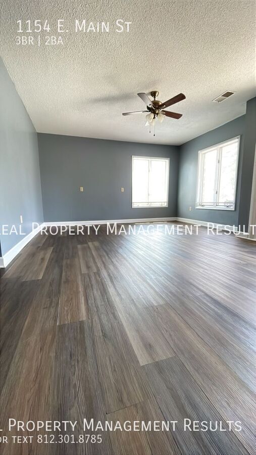 1154 E Main St in Boonville, IN - Foto de edificio - Building Photo