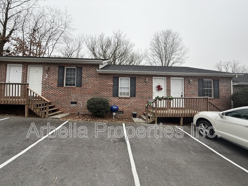 1909 Cherokee Rd in Johnson City, TN - Building Photo