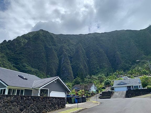 47-690-690 Halemanu St in Kaneohe, HI - Foto de edificio - Building Photo