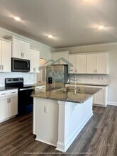 146 Creekview Rd in Hendersonville, NC - Building Photo - Building Photo