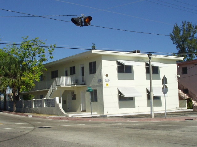 8435 Crespi Blvd in Miami, FL - Building Photo - Building Photo