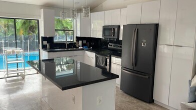 13424 SW 90th Terrace in Miami, FL - Building Photo - Building Photo
