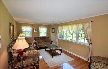 25 Shelter Rock Rd in Trumbull, CT - Building Photo - Building Photo