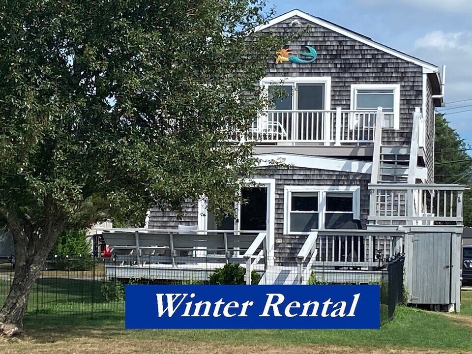14 Harbor Rd Hb in Mattapoisett, MA - Building Photo