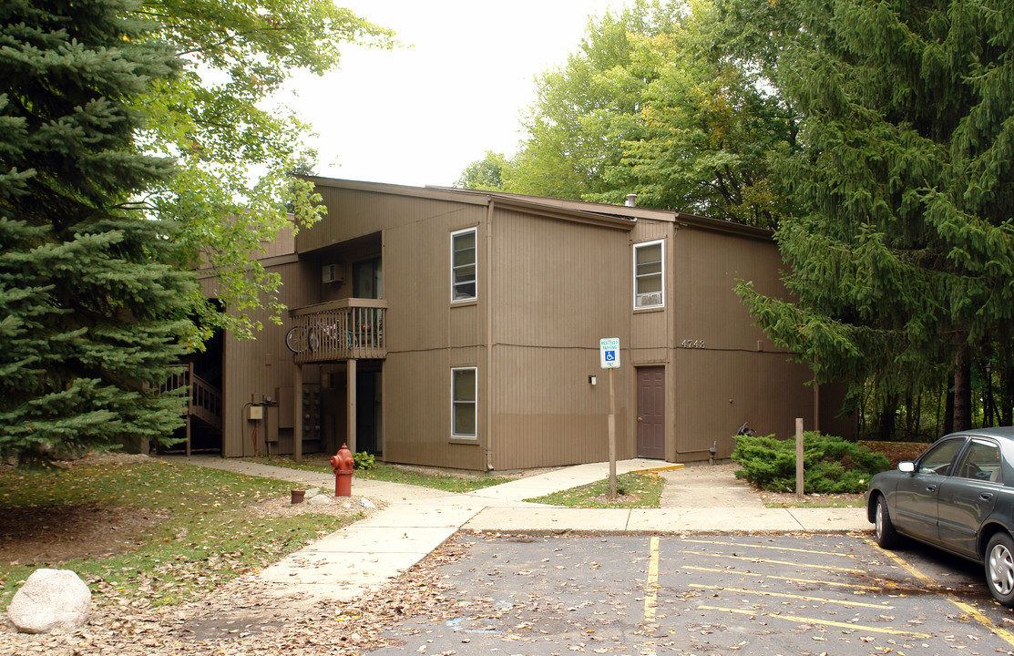 Oak Hill Apartments in Olivet, MI - Building Photo